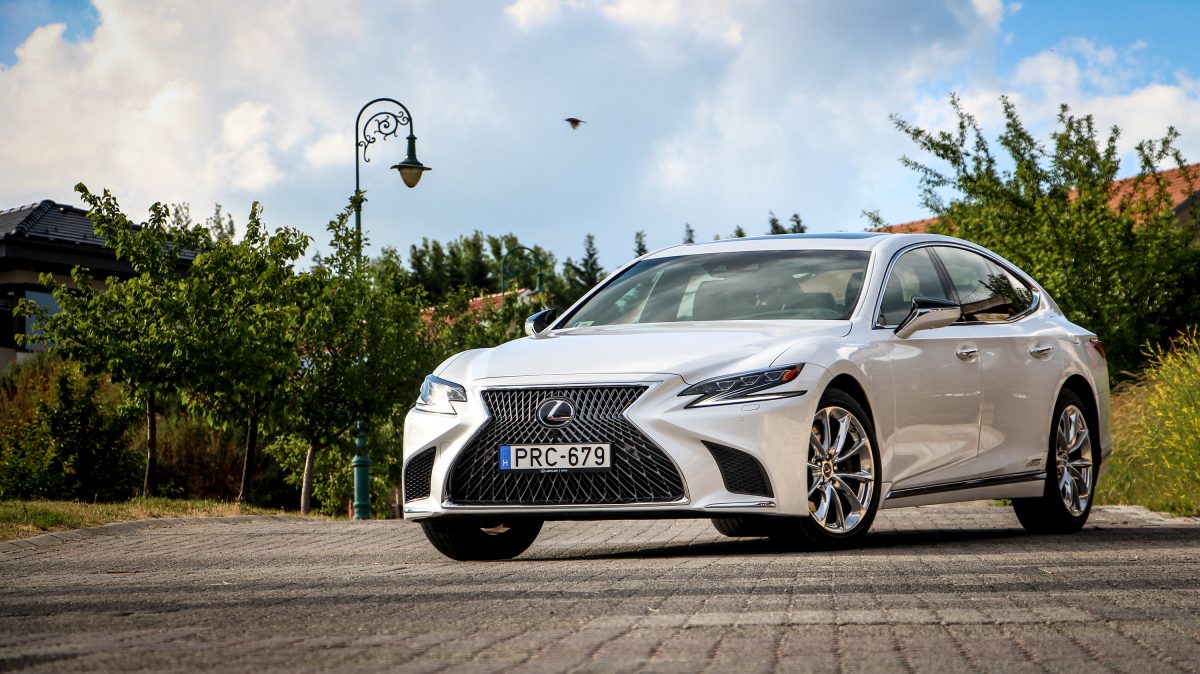 LEXUS LS
