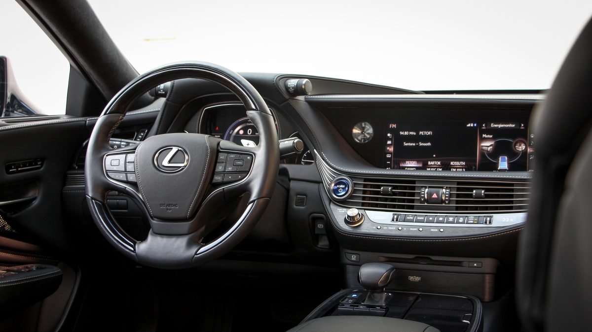 LEXUS LS