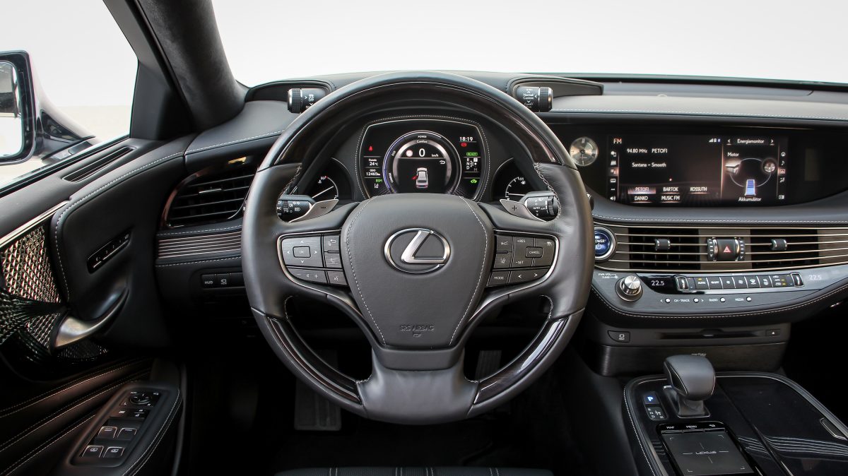 LEXUS LS
