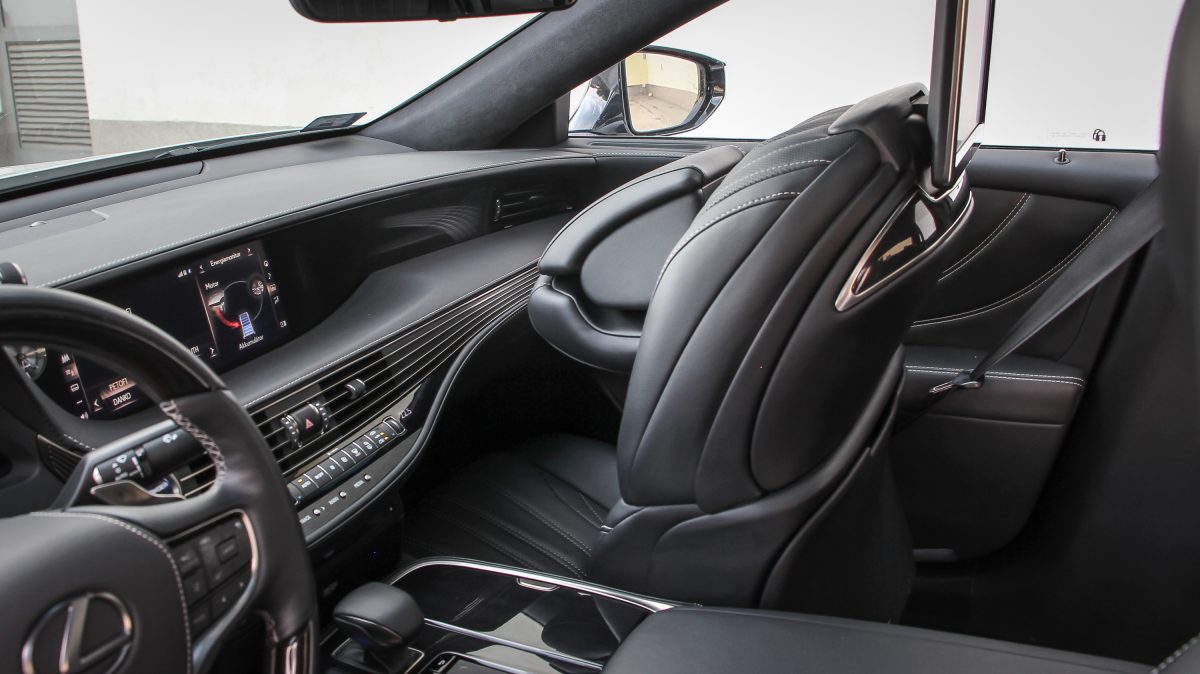 LEXUS LS