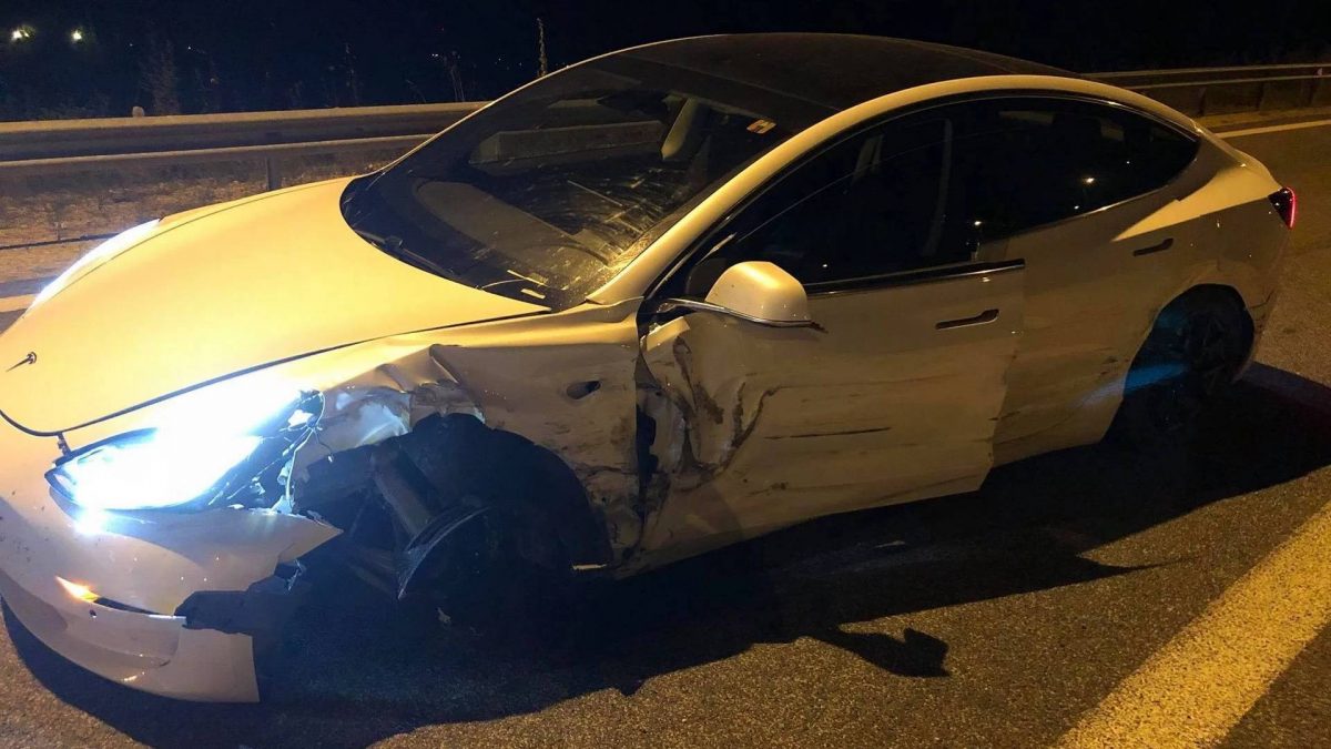 TESLA MODEL 3