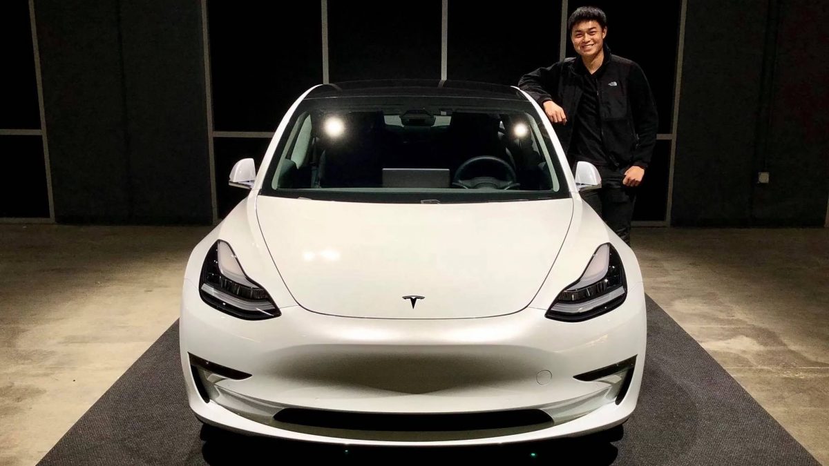 TESLA MODEL 3