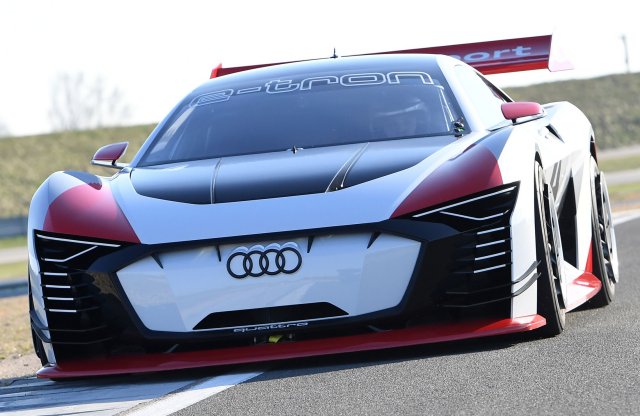 Megépítették az Audi virtuális  versenyautóját