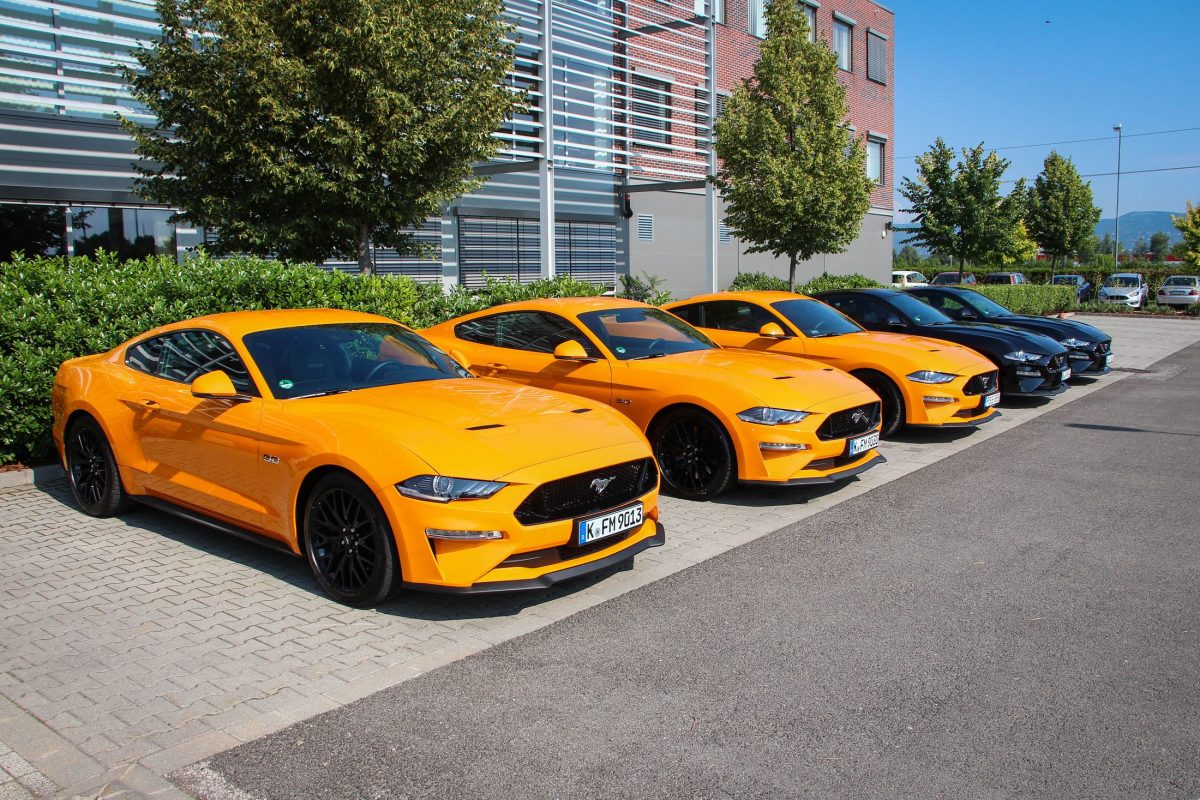 FORD MUSTANG