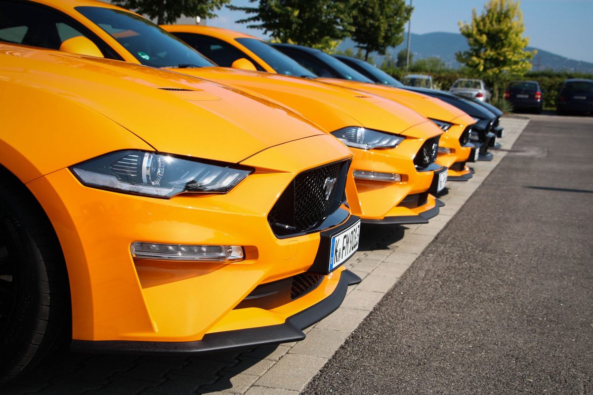 FORD MUSTANG