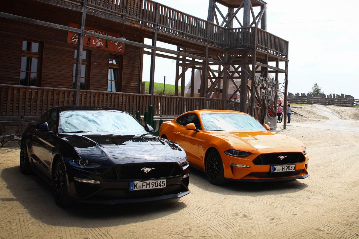 FORD MUSTANG