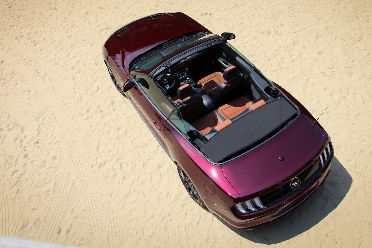 FORD MUSTANG