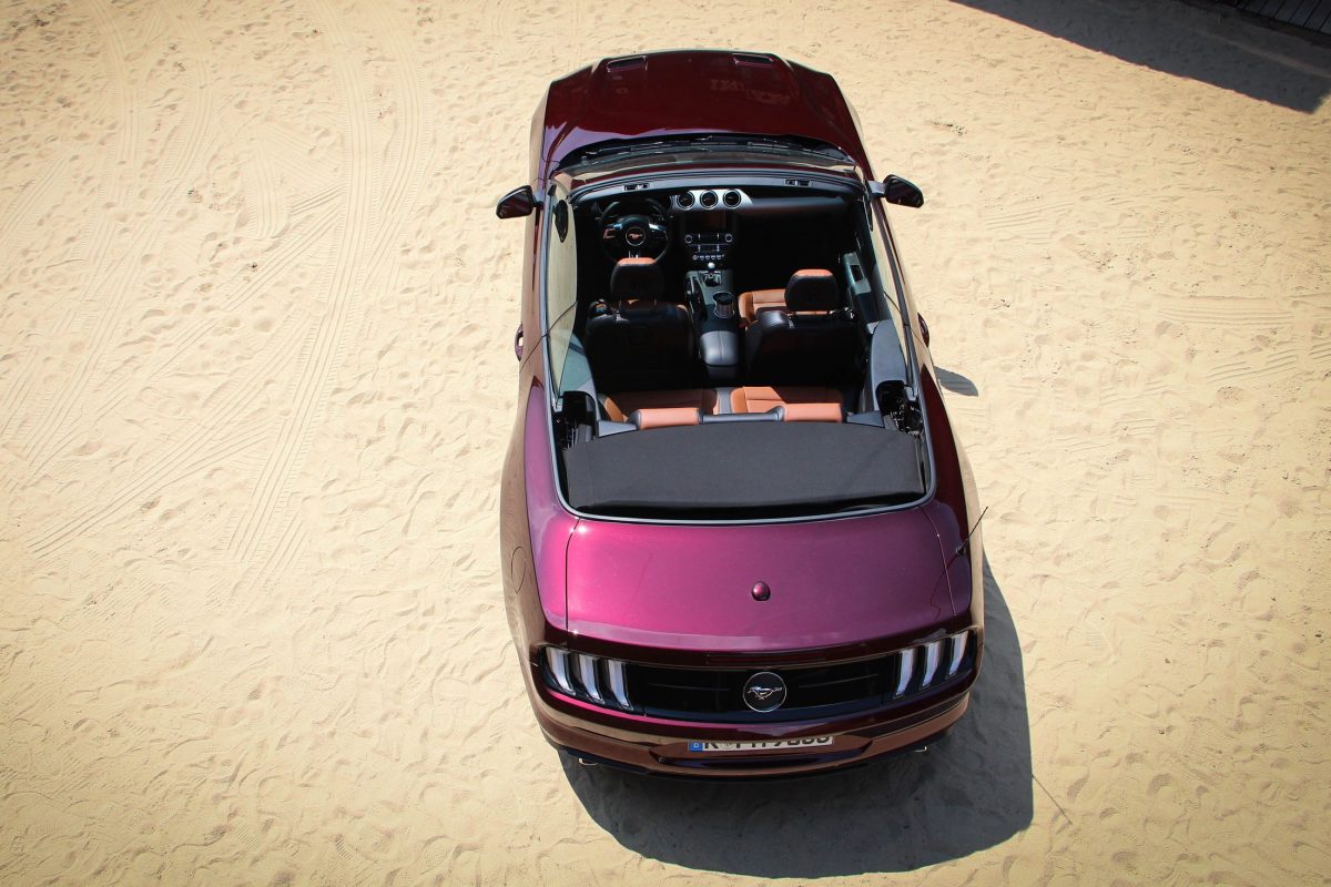 FORD MUSTANG