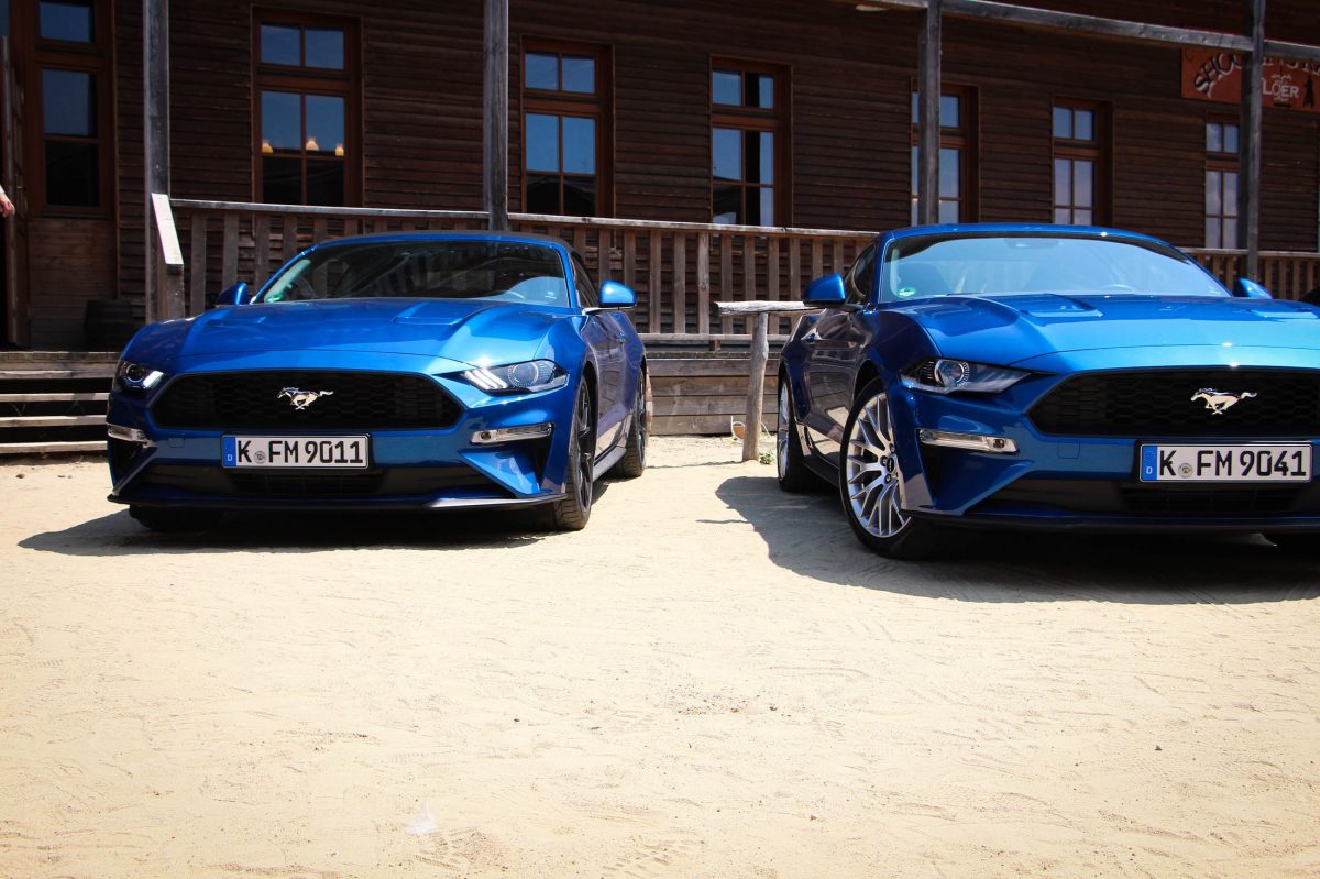 FORD MUSTANG