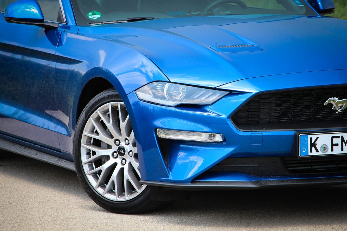FORD MUSTANG