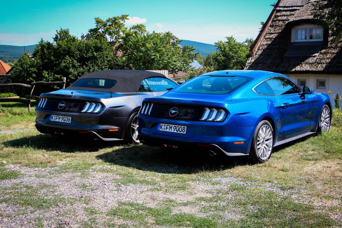 FORD MUSTANG