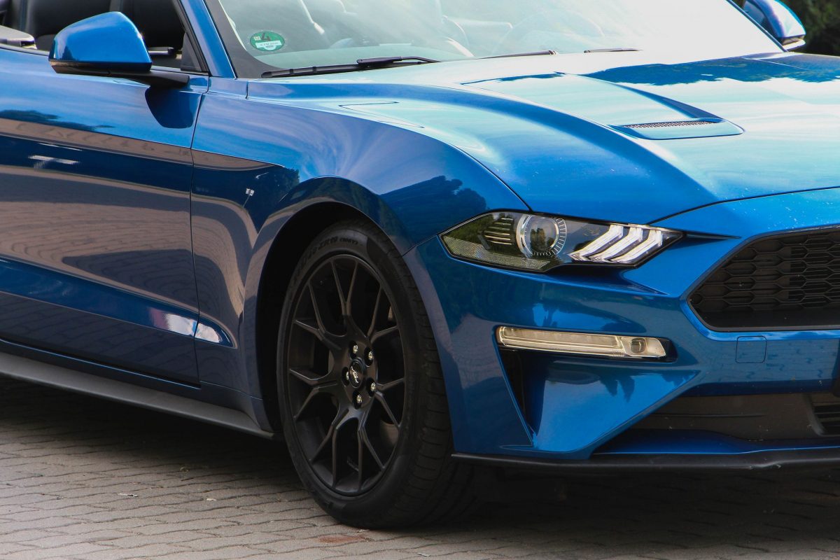 FORD MUSTANG