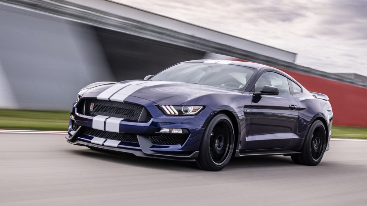 FORD MUSTANG