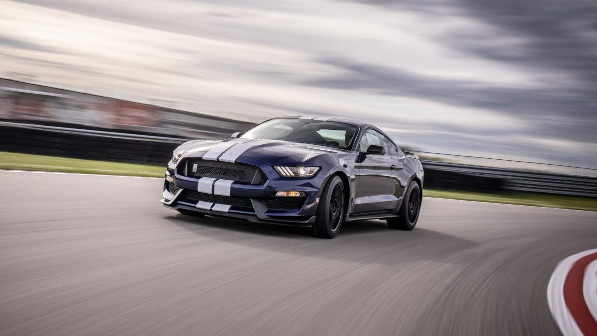 FORD MUSTANG