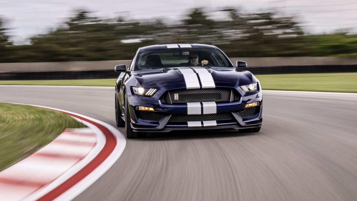 FORD MUSTANG