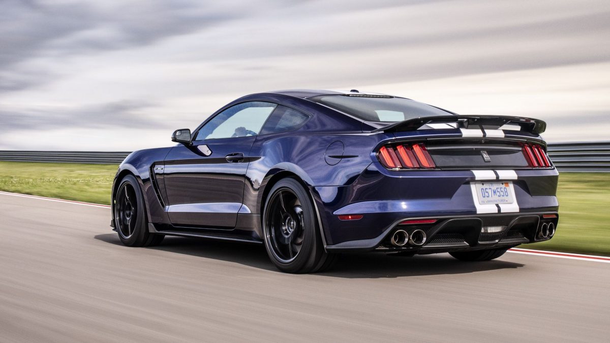 FORD MUSTANG