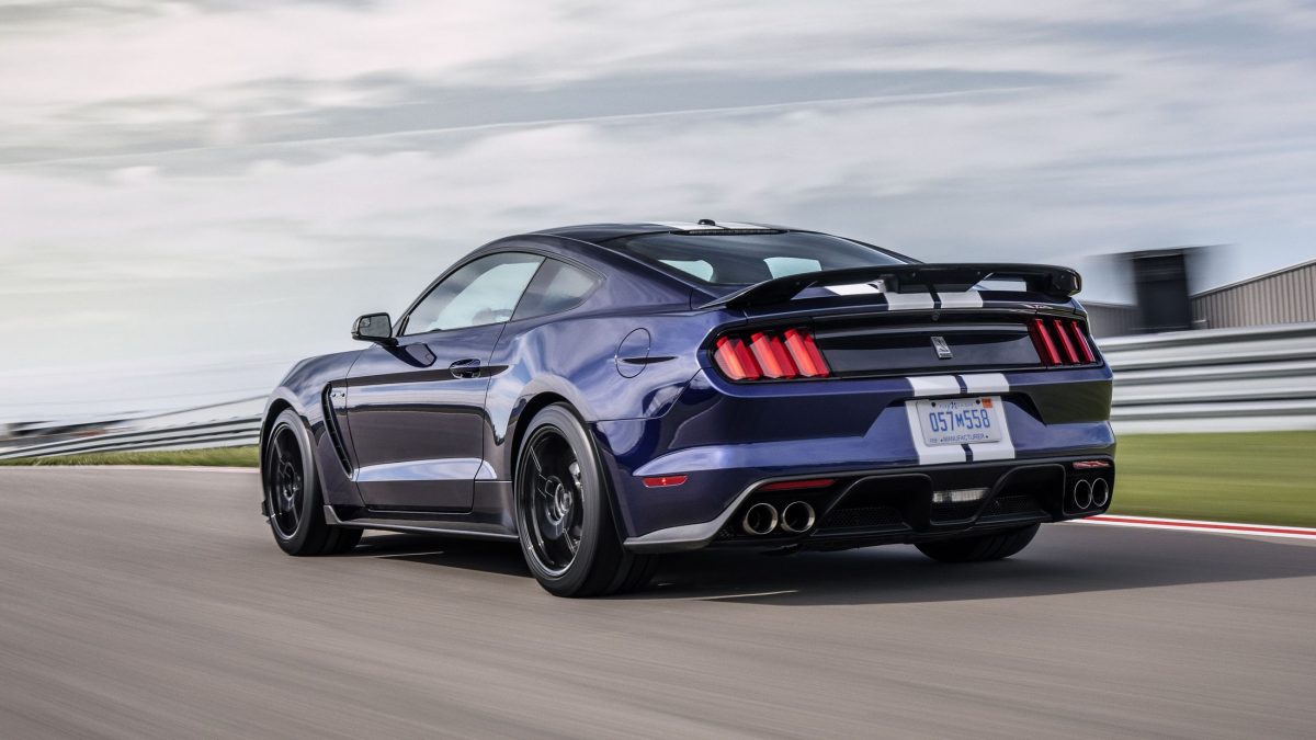 FORD MUSTANG
