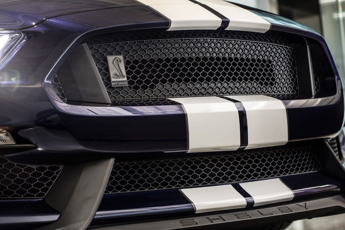 FORD MUSTANG