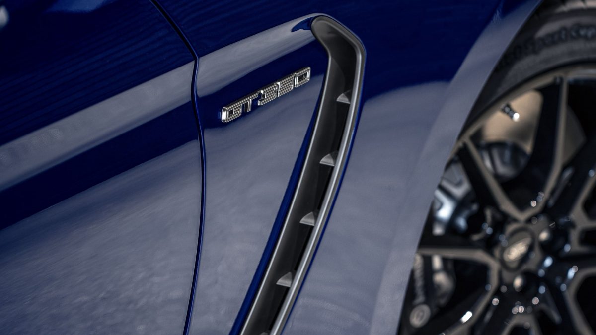FORD MUSTANG