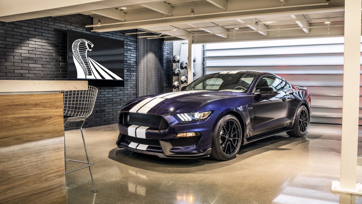 FORD MUSTANG