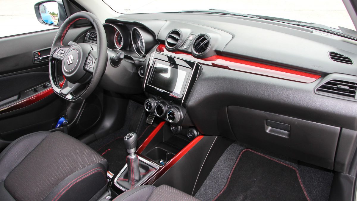 SUZUKI SWIFT