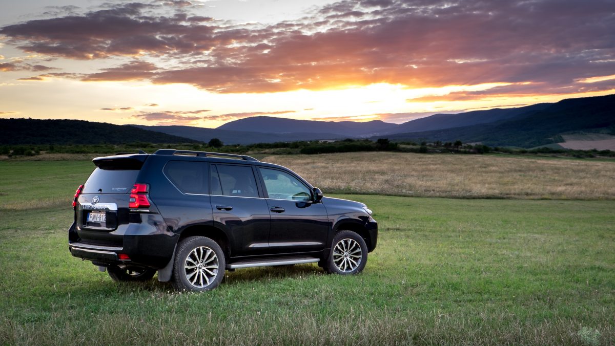 TOYOTA LAND CRUISER