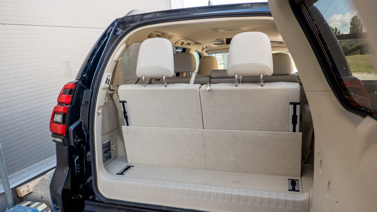 TOYOTA LAND CRUISER