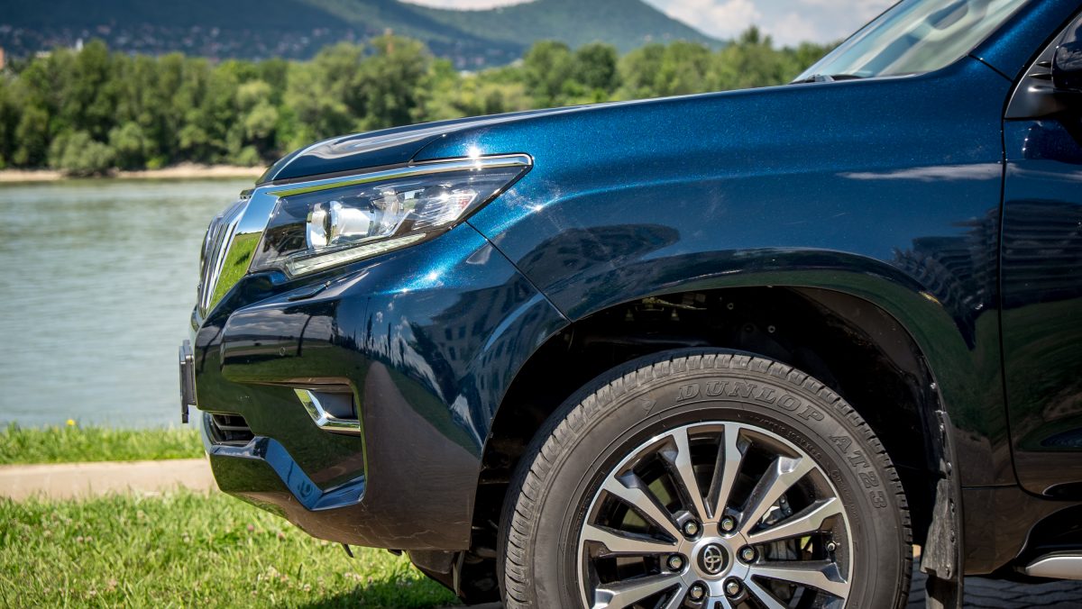 TOYOTA LAND CRUISER