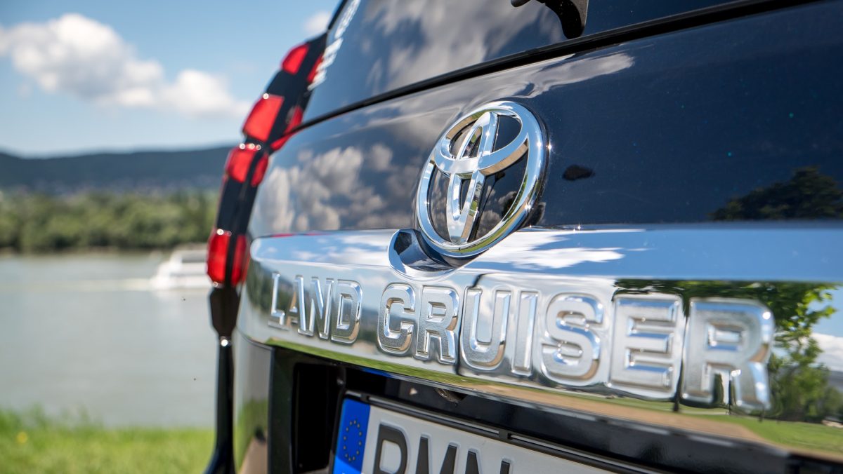 TOYOTA LAND CRUISER