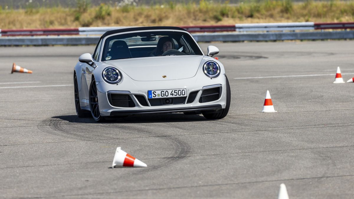 PORSCHE
