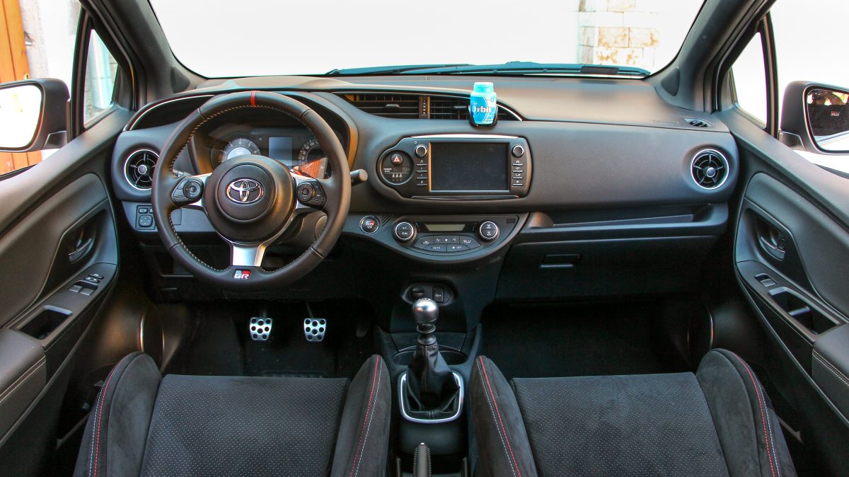TOYOTA YARIS
