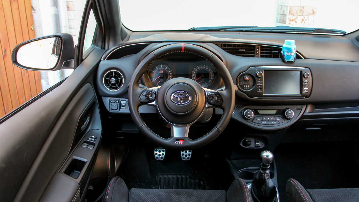 TOYOTA YARIS