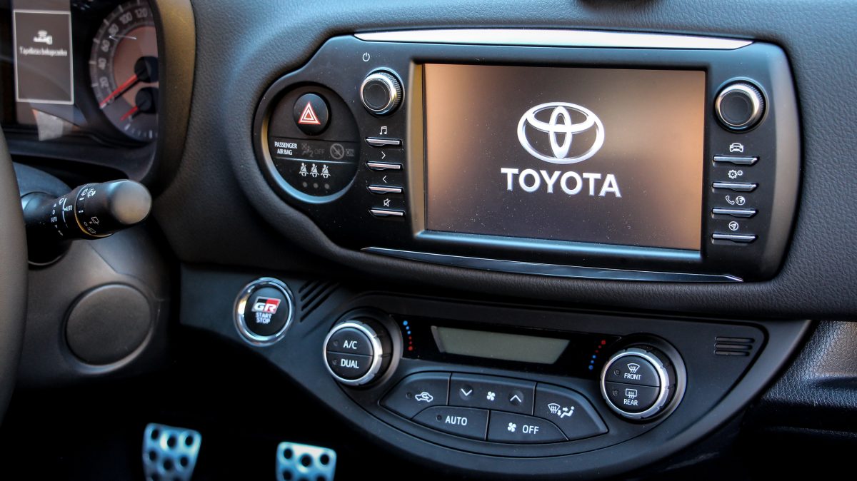 TOYOTA YARIS