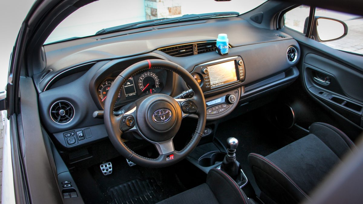TOYOTA YARIS