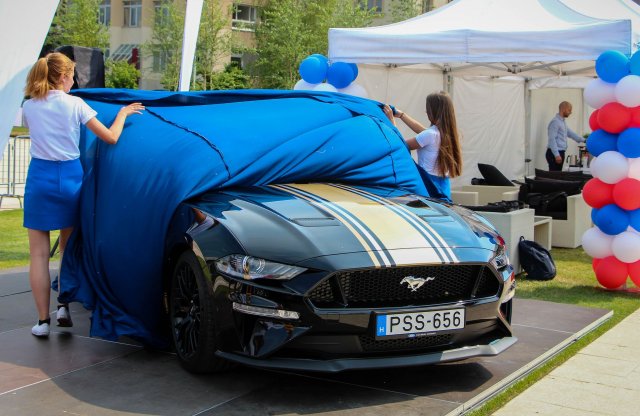Megérkezett hazánkba az új Mustang!
