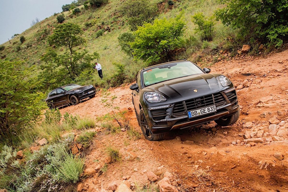 PORSCHE MACAN