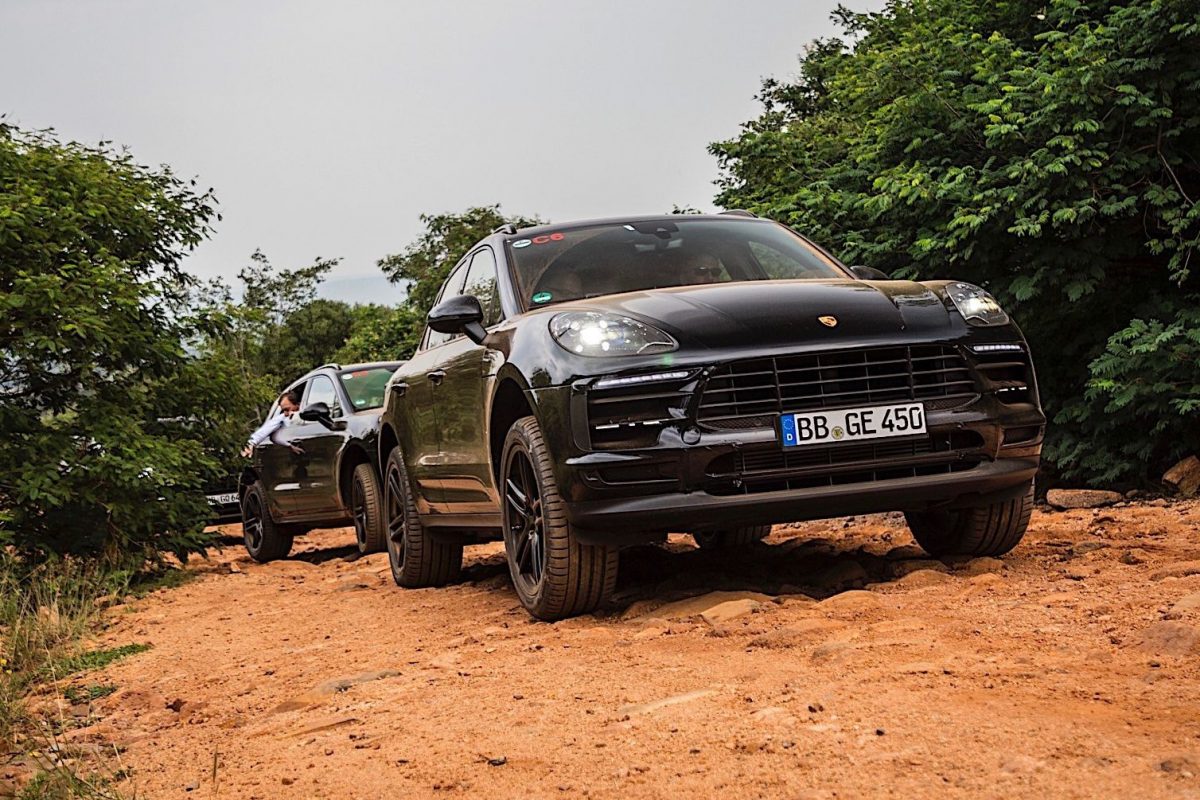 PORSCHE MACAN