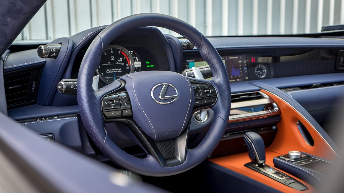LEXUS