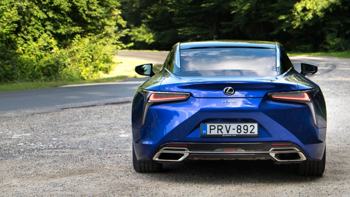 LEXUS