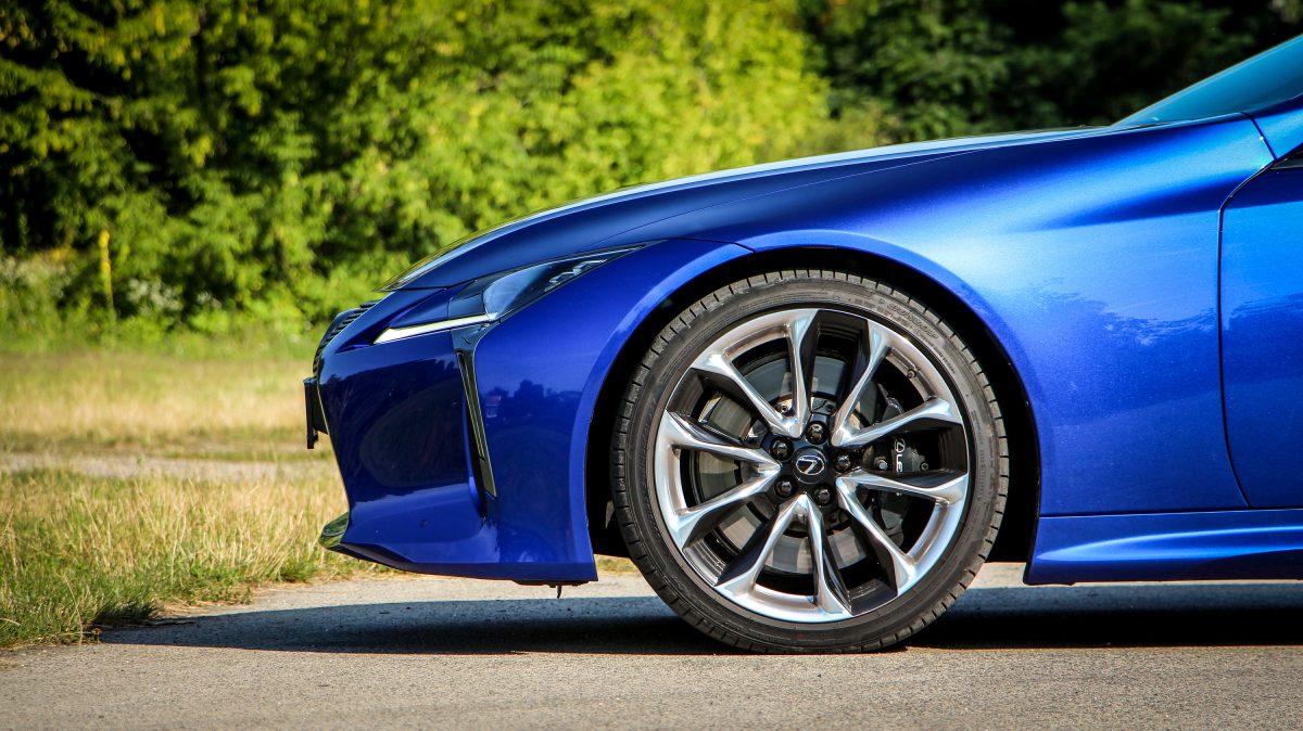 LEXUS