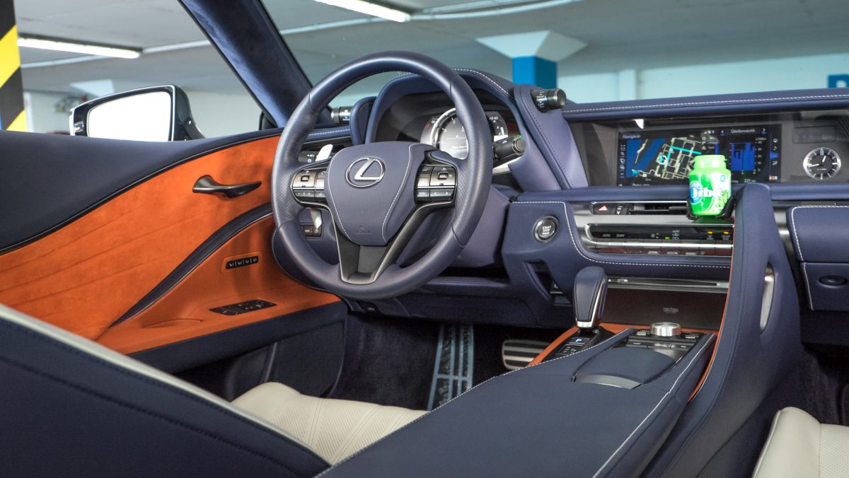 LEXUS