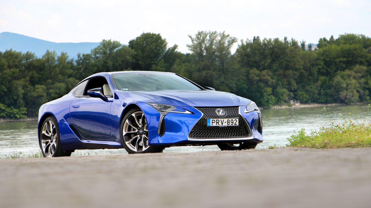 LEXUS