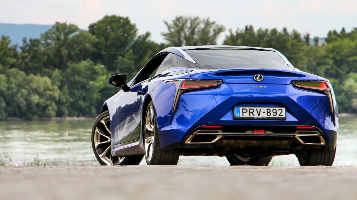 LEXUS