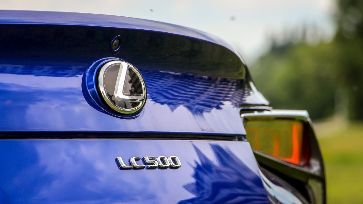 LEXUS