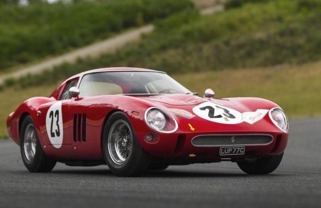 Ismét milliárdokért kelhet el egy Ferrari