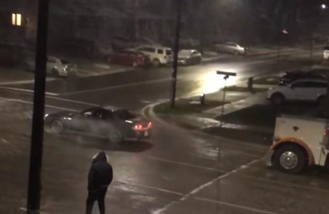 "Ne viccelj! Ez még a kamiont is elhúzza!"