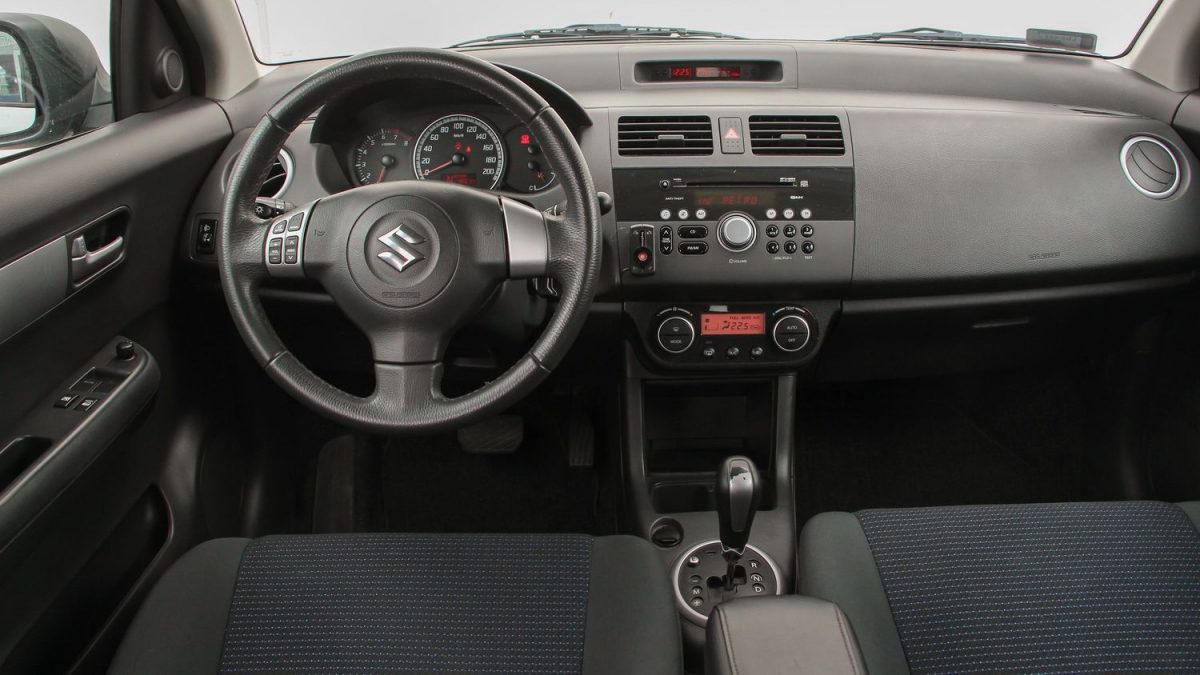 SUZUKI SWIFT