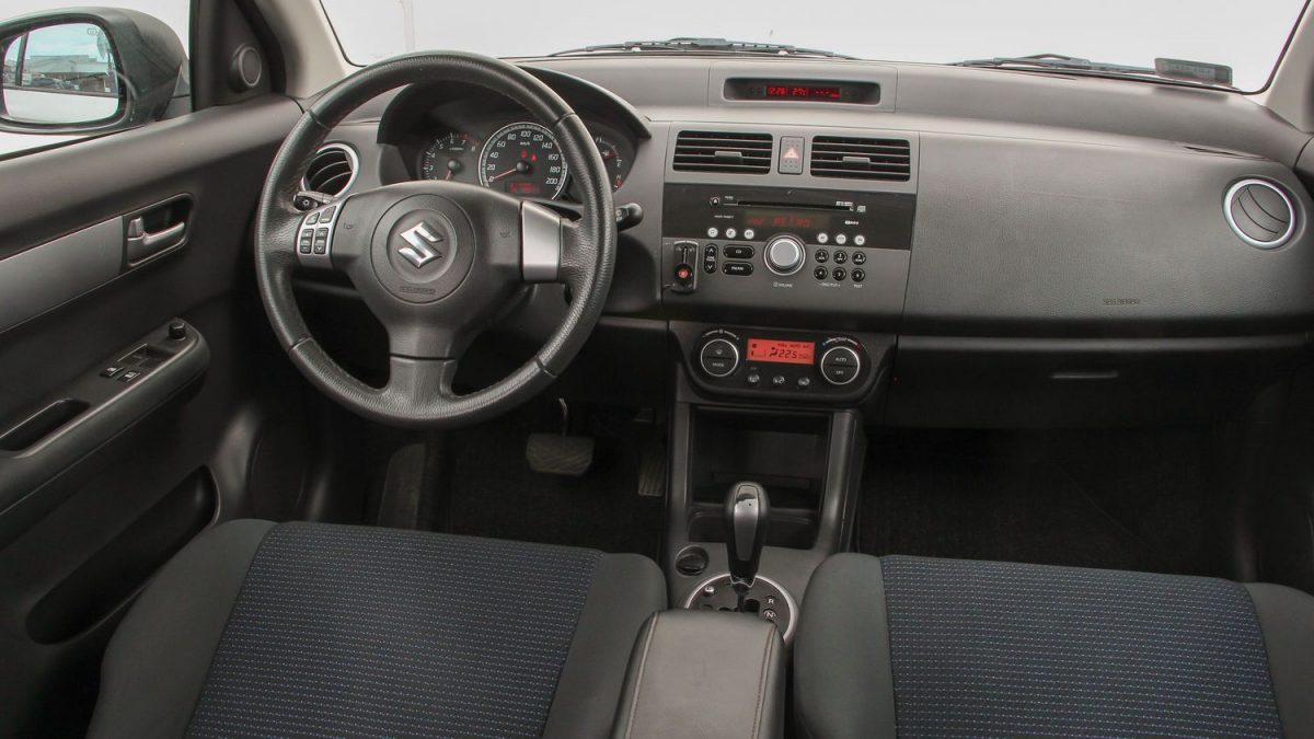SUZUKI SWIFT
