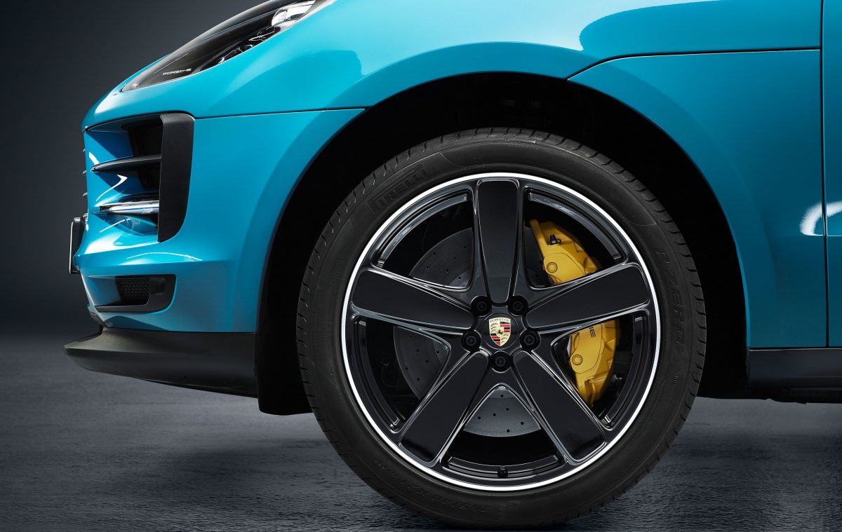 PORSCHE MACAN