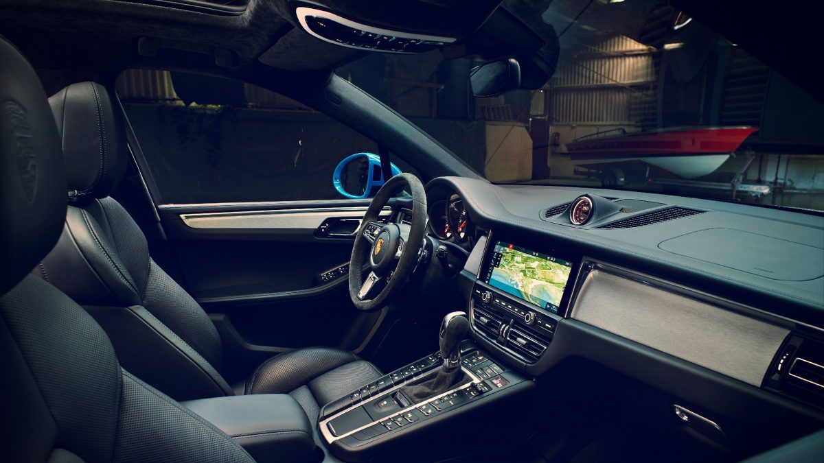 PORSCHE MACAN
